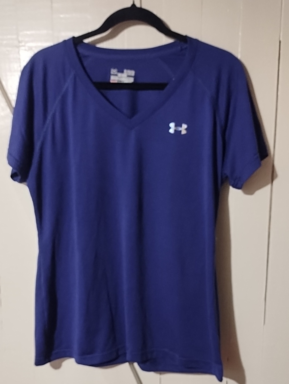Under Armour Purple V-Neck Athletic Tee XL VGC.